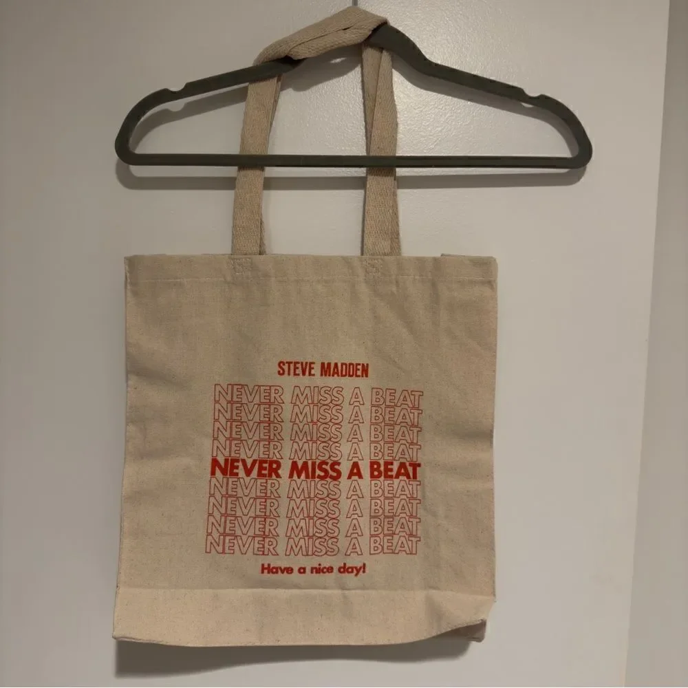 Steve Madden Tote Bag “Never Miss a Beat” Red and Cream Have a Nice Day! - Picture 3 of 3